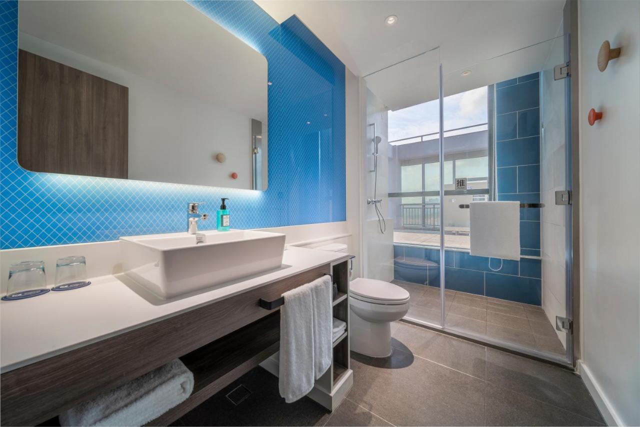 Holiday Inn Express Zhuhai Gongbei, an IHG Hotel Bagian luar foto