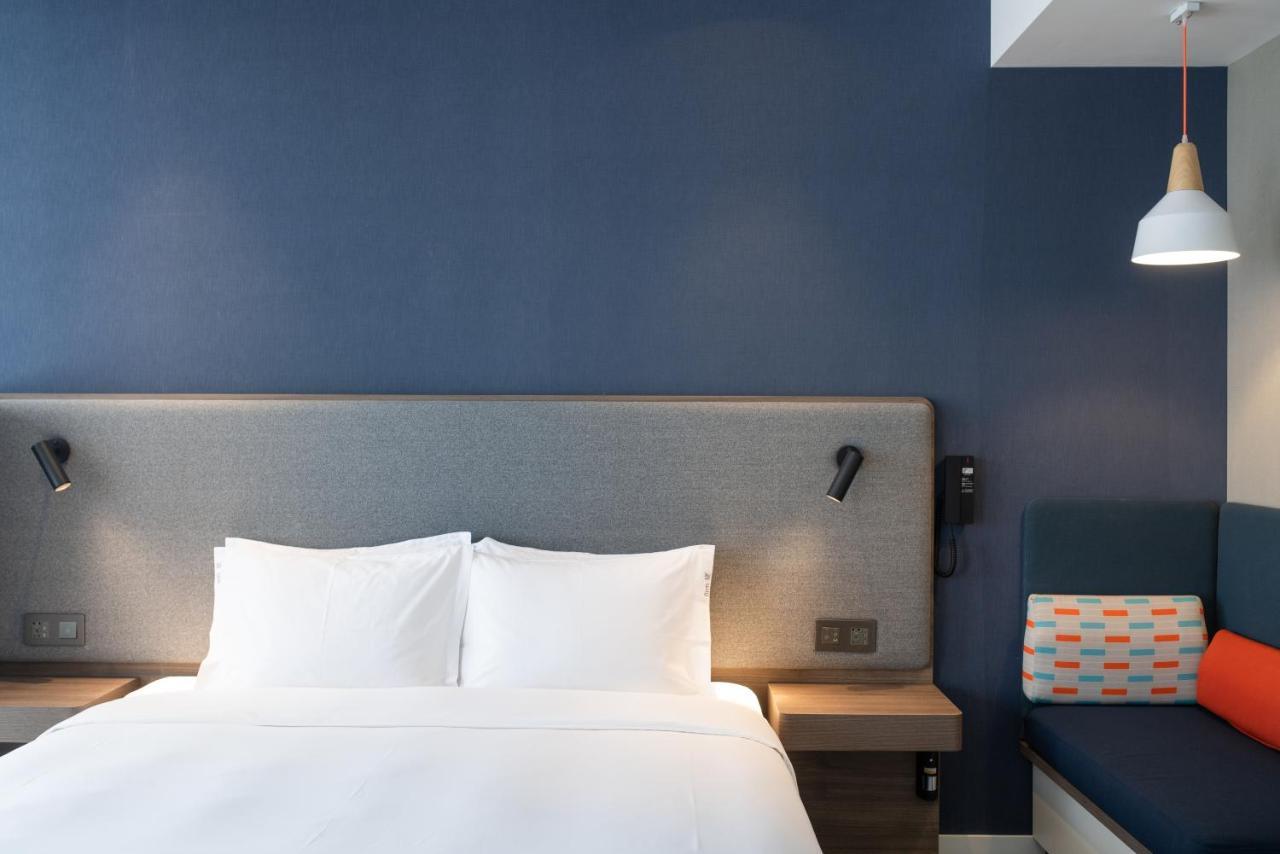 Holiday Inn Express Zhuhai Gongbei, an IHG Hotel Bagian luar foto