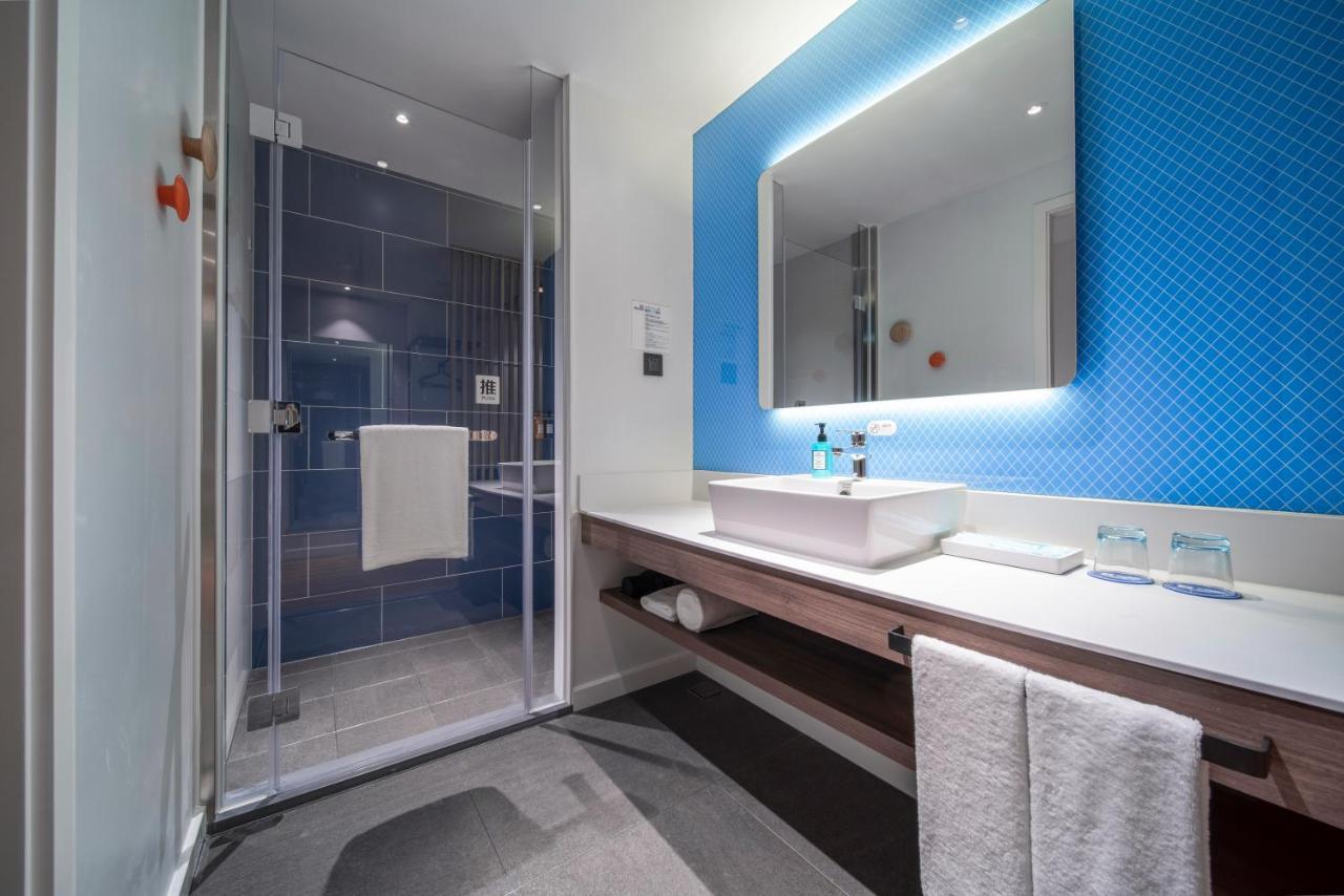 Holiday Inn Express Zhuhai Gongbei, an IHG Hotel Bagian luar foto