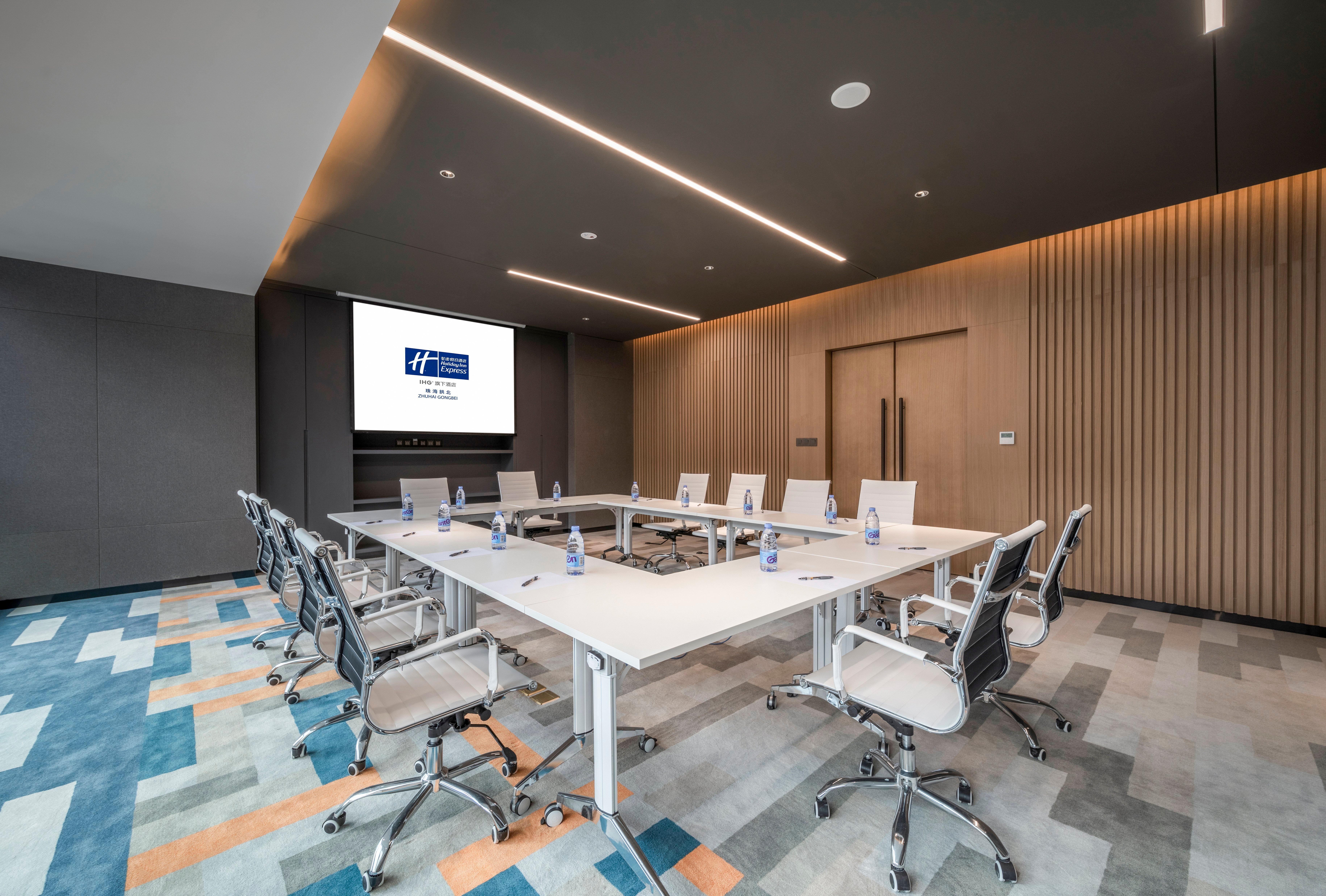 Holiday Inn Express Zhuhai Gongbei, an IHG Hotel Bagian luar foto