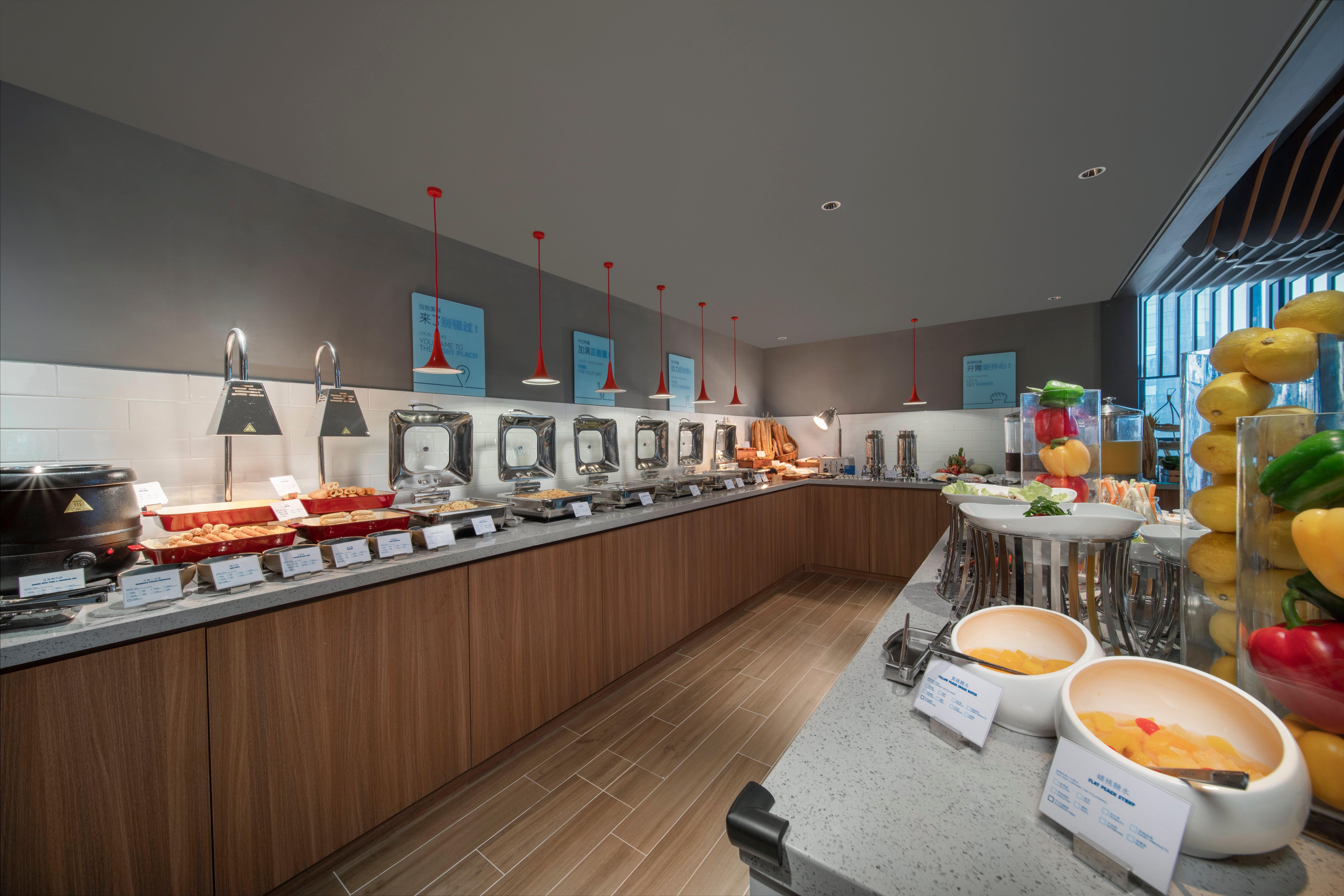 Holiday Inn Express Zhuhai Gongbei, an IHG Hotel Bagian luar foto