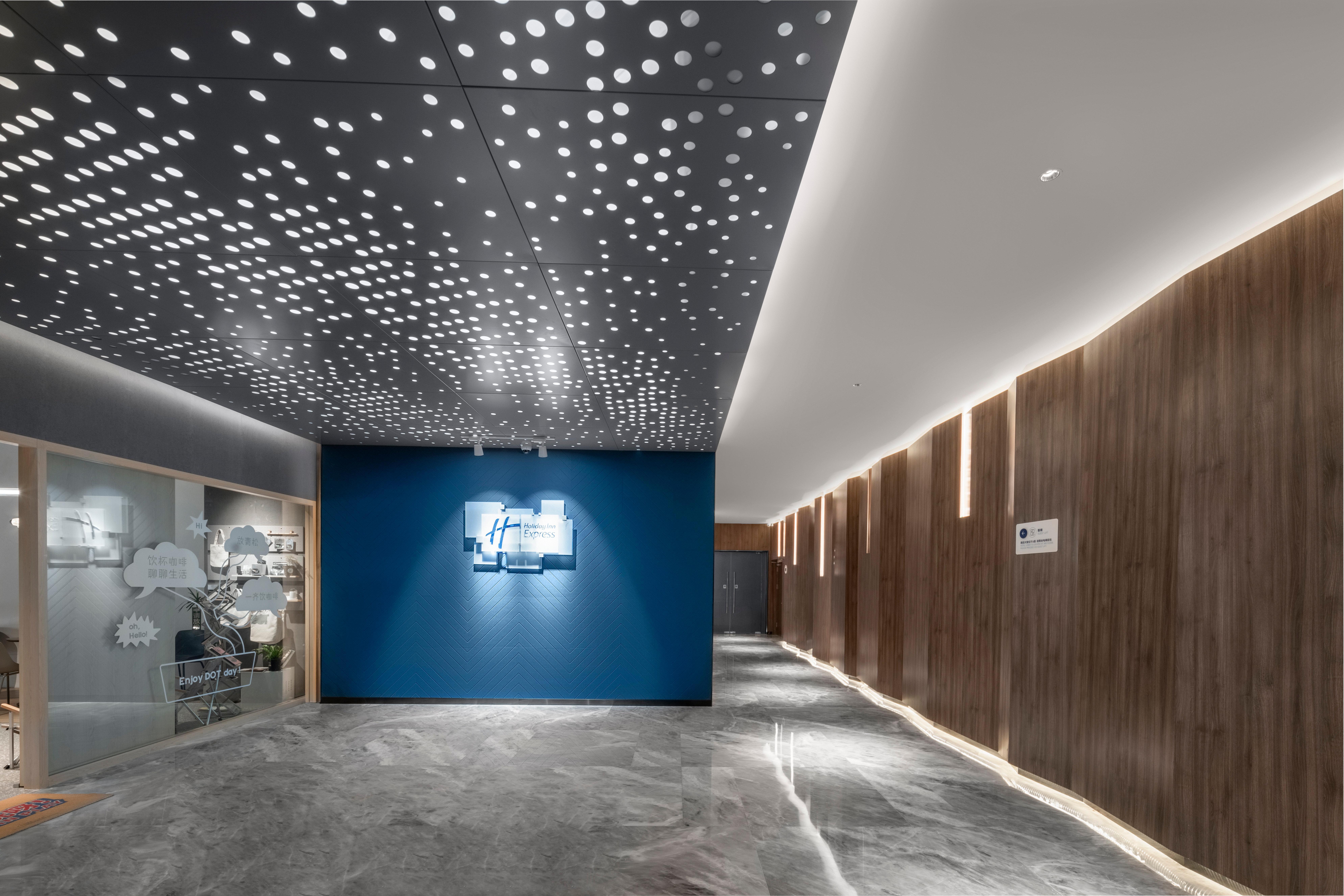 Holiday Inn Express Zhuhai Gongbei, an IHG Hotel Bagian luar foto