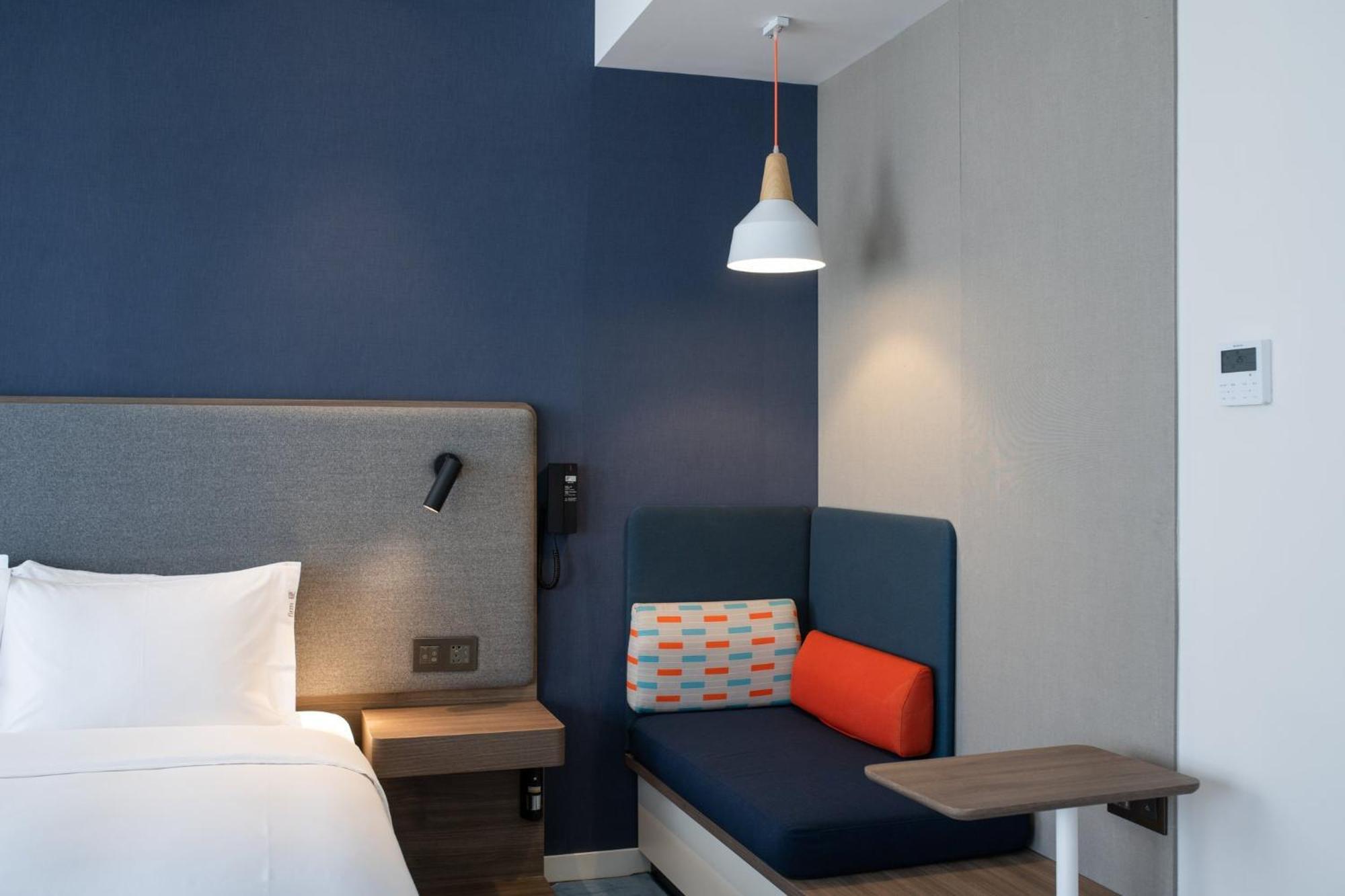 Holiday Inn Express Zhuhai Gongbei, an IHG Hotel Bagian luar foto